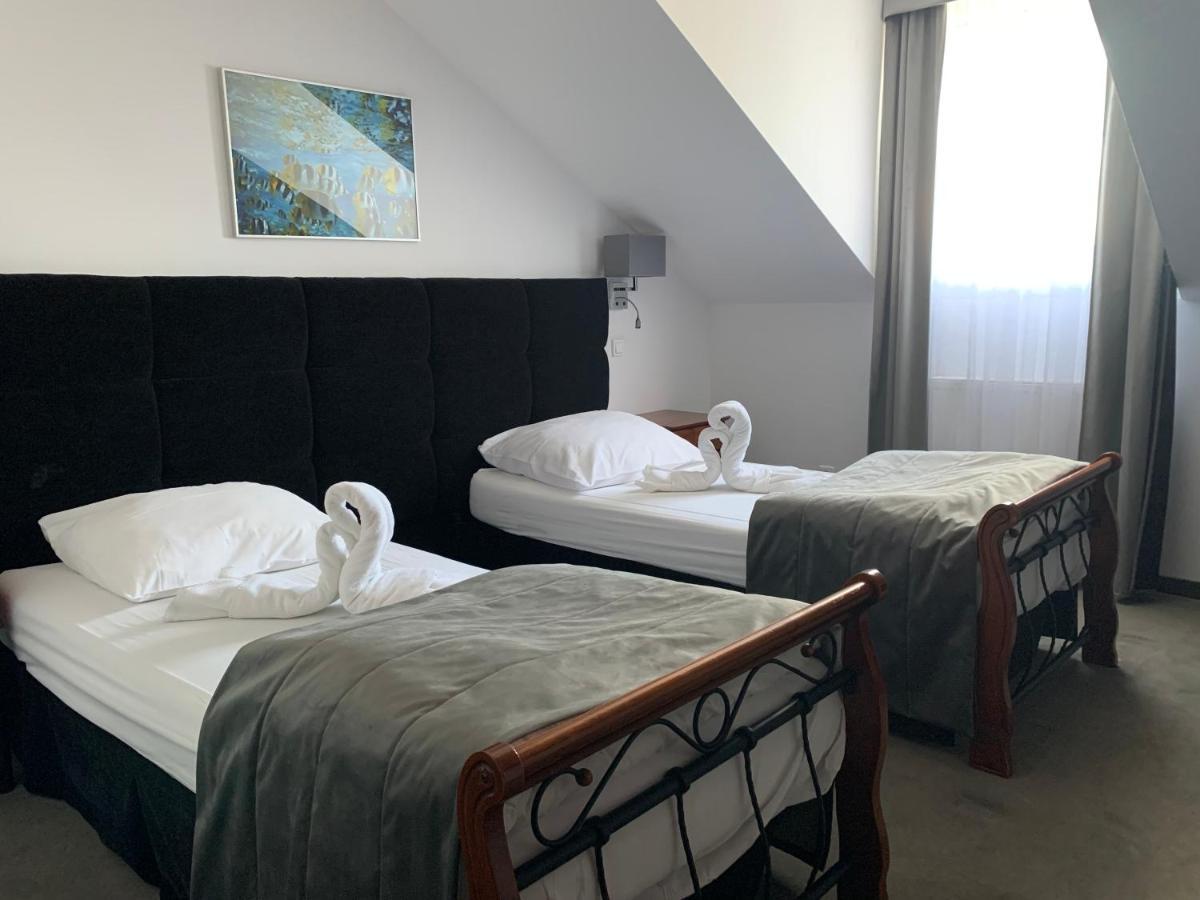 Hotel Kameleon Tarnobrzeg Dış mekan fotoğraf