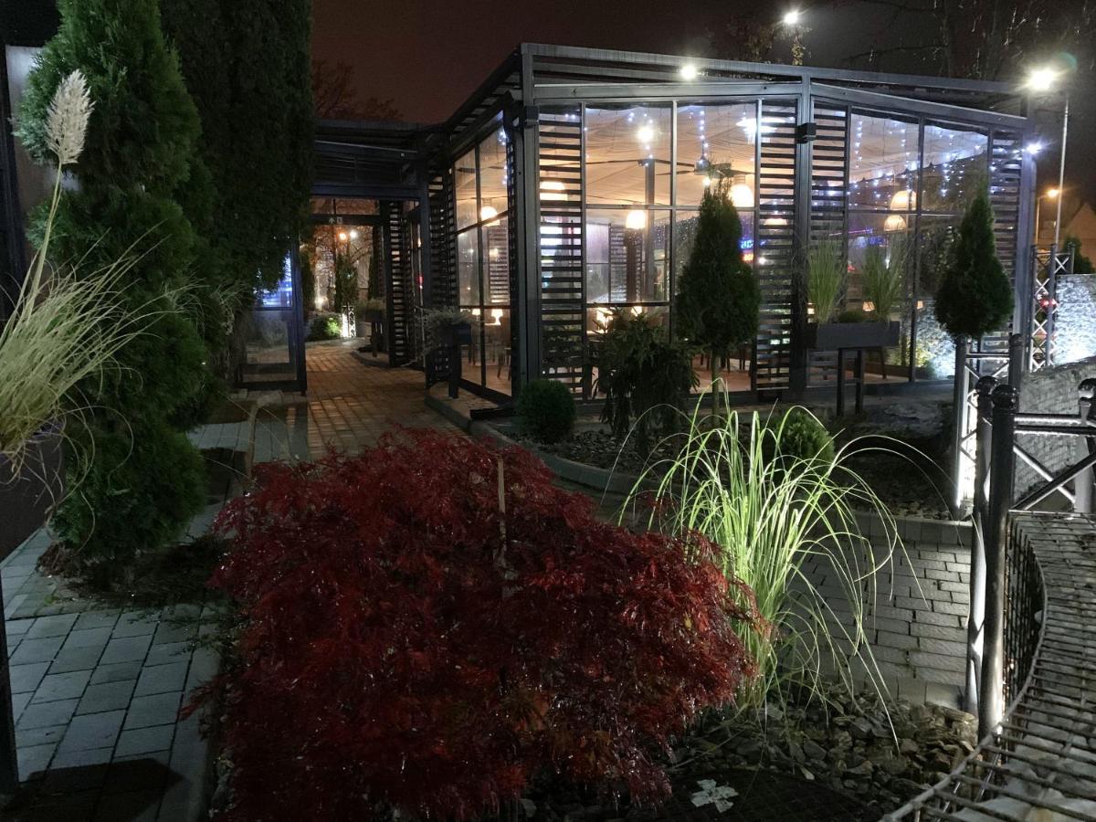 Hotel Kameleon Tarnobrzeg Dış mekan fotoğraf