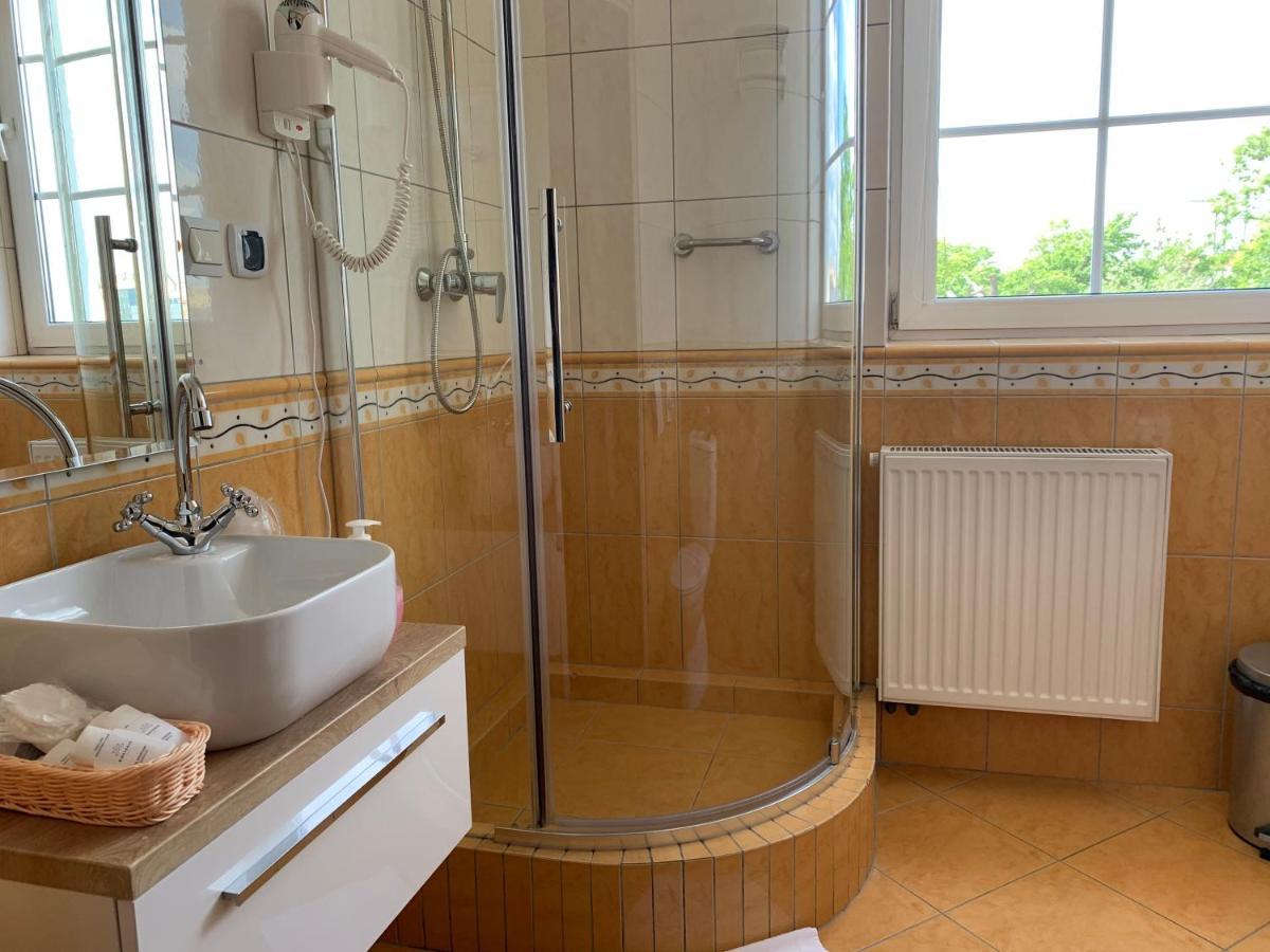 Hotel Kameleon Tarnobrzeg Dış mekan fotoğraf