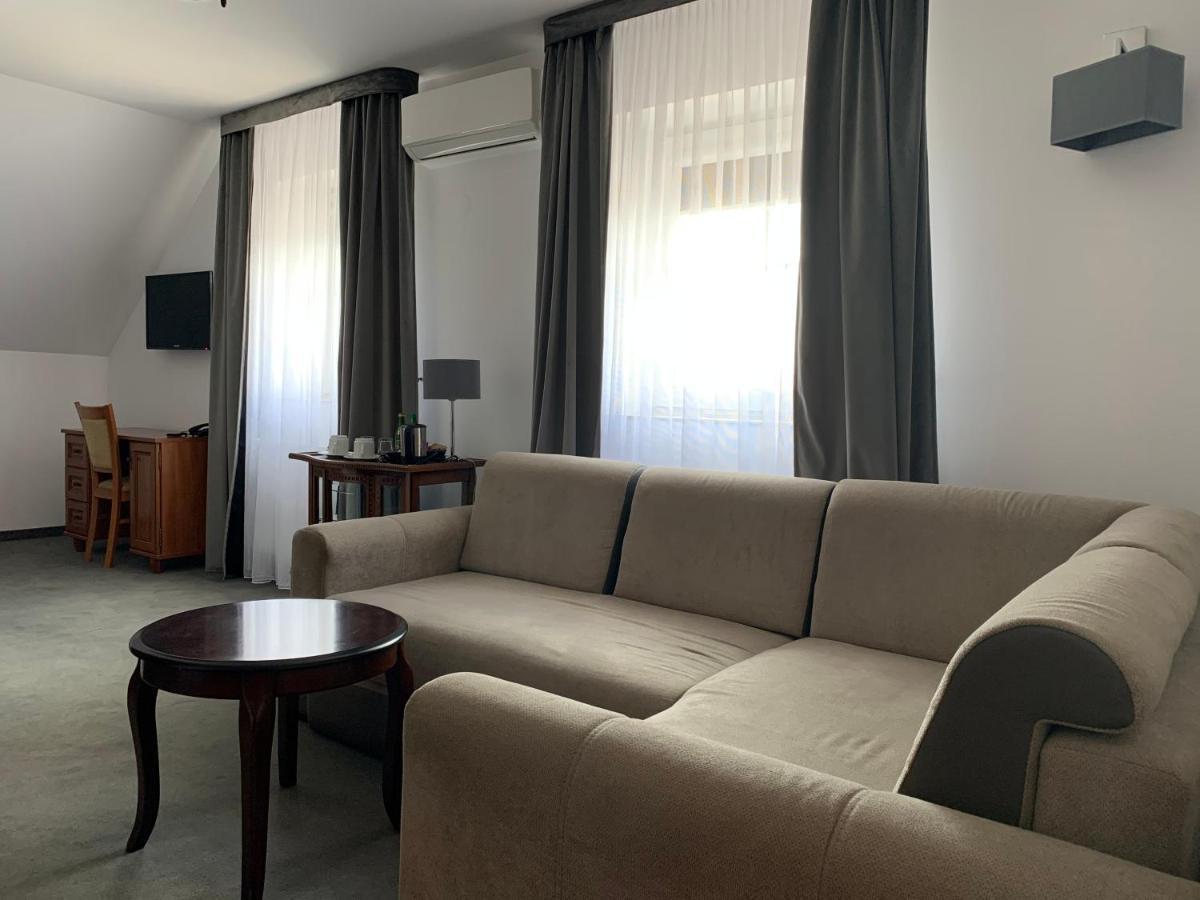 Hotel Kameleon Tarnobrzeg Dış mekan fotoğraf