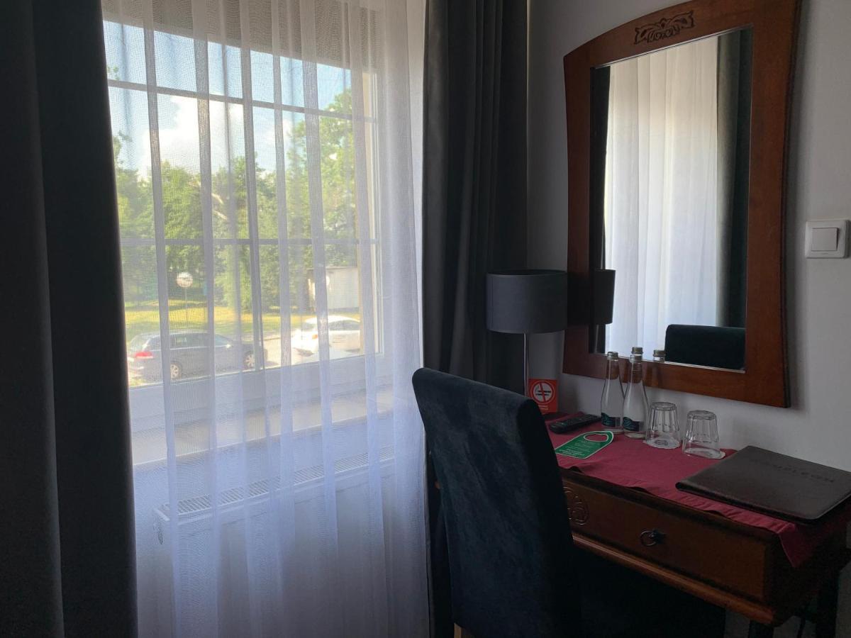 Hotel Kameleon Tarnobrzeg Dış mekan fotoğraf