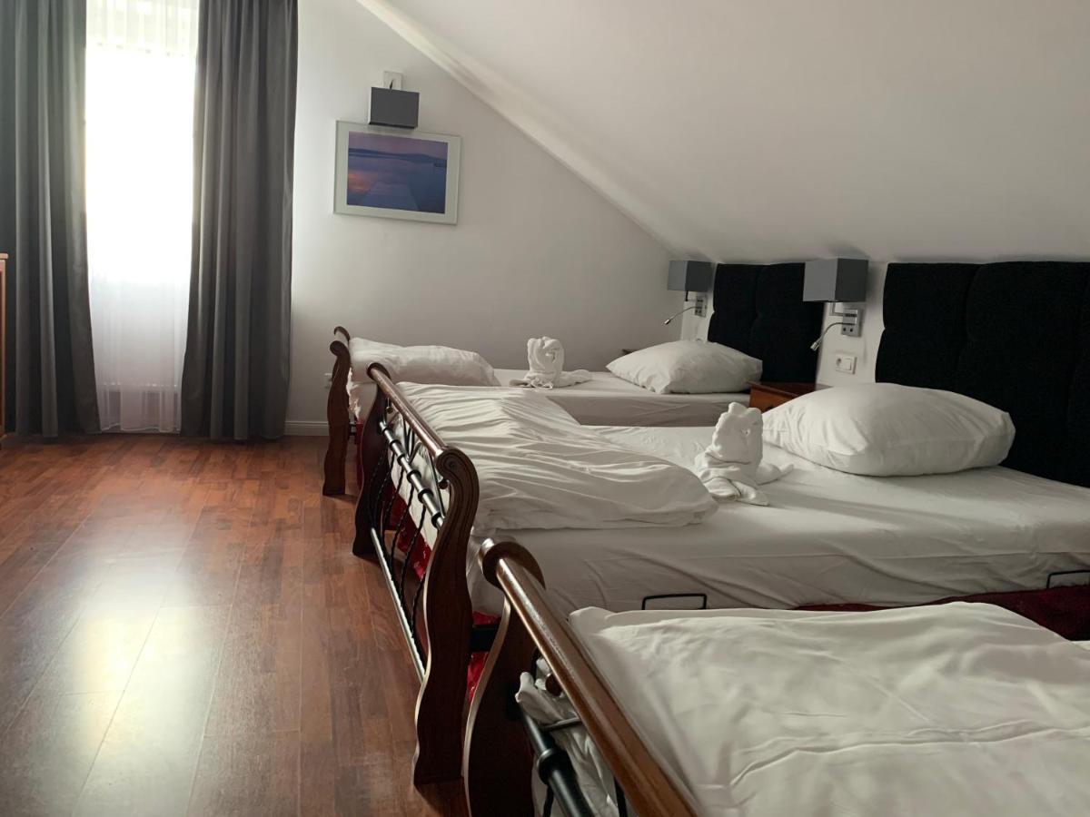 Hotel Kameleon Tarnobrzeg Dış mekan fotoğraf