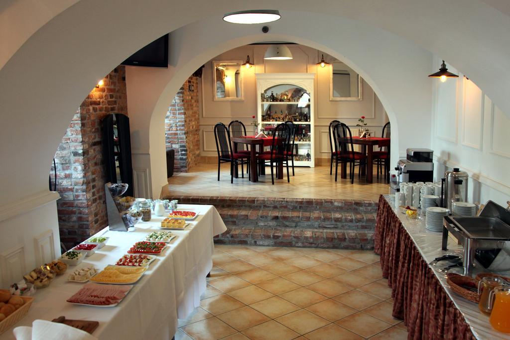 Hotel Kameleon Tarnobrzeg Dış mekan fotoğraf